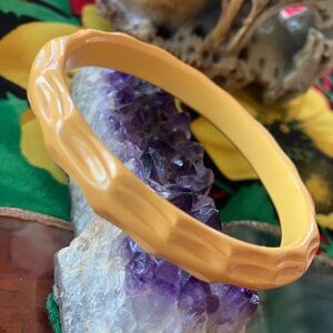 Carved BAKELITE VINTAGE Bracelet